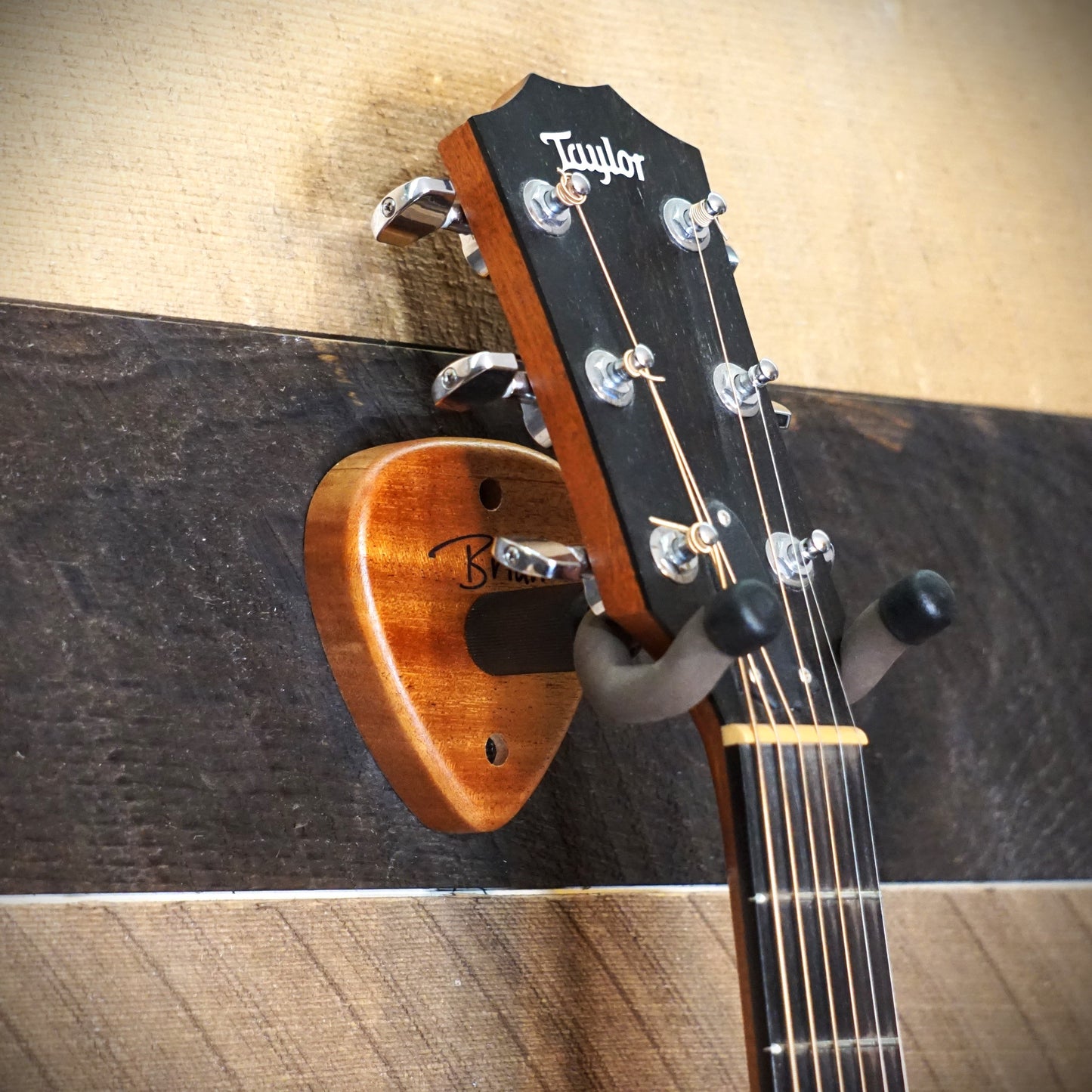 Mahogany Guitar Pick Shape Guitar Holder